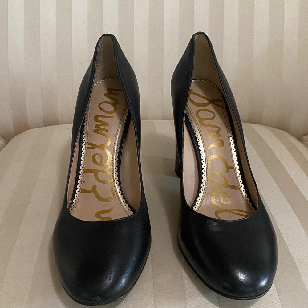 Sam Edelman black pumps 10 heels have tiny nicks